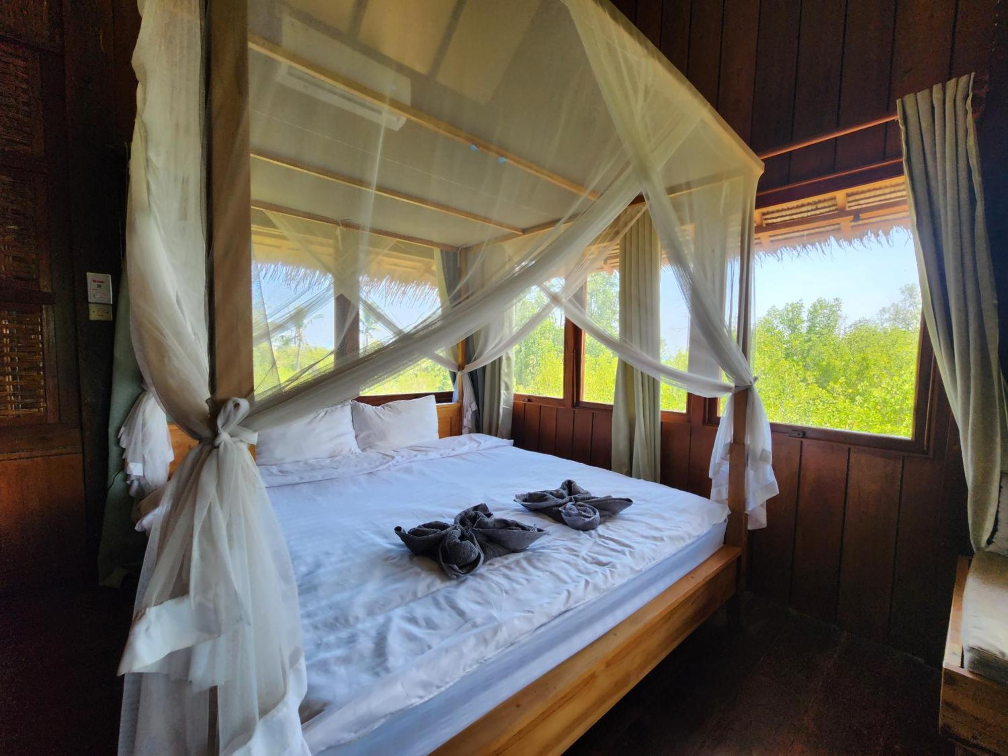 Basa-Basi Lodge Karimunjawa Exterior foto